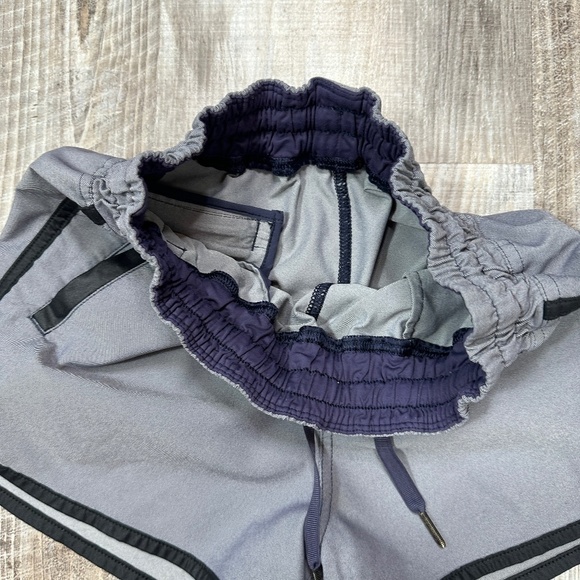 Lululemon Varsity Track Shorts Women’s 4 Linerless Grey Black Tie Waist Pockets - Picture 8 of 9